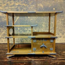 恐らくたぶんッ　八代象彦さんのッ蒔絵姫飾棚さんッ！！