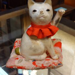 七月ッ　東京アンテぇ～クフぇヤッ　出動ぉ～御所人形の招き猫ちゃまッ！！